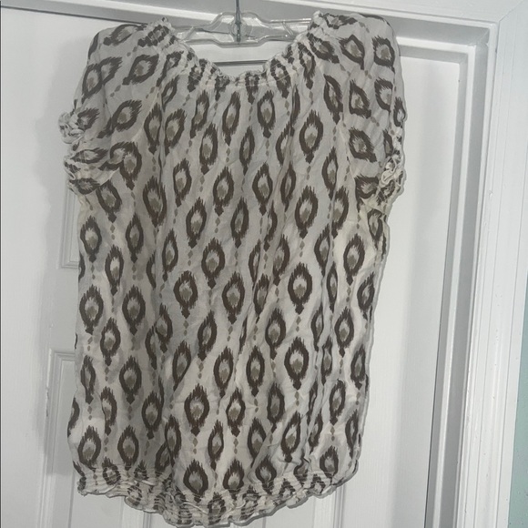 Elegant Brown and White Patterned Blouse - Picture 5 of 5